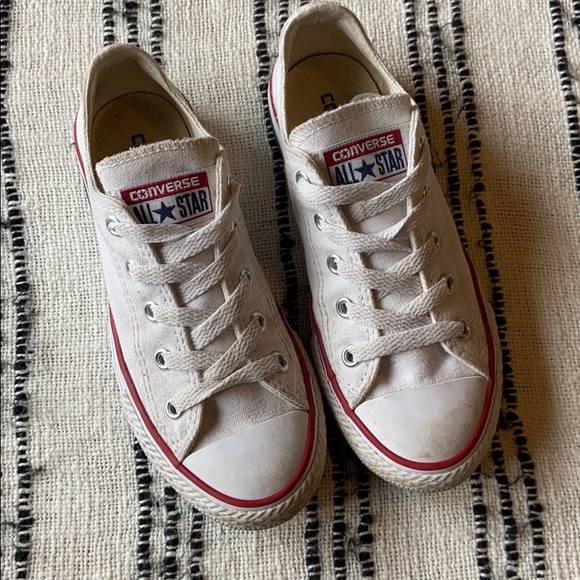 kids white converse shoes